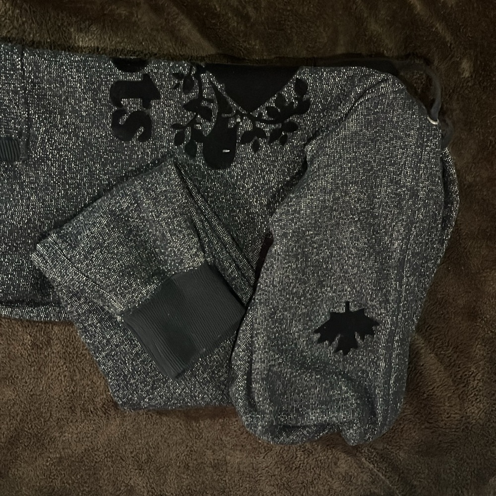 Roots hoodie, black (pepper style), size small, barely worn. - Picture 8 of 8
